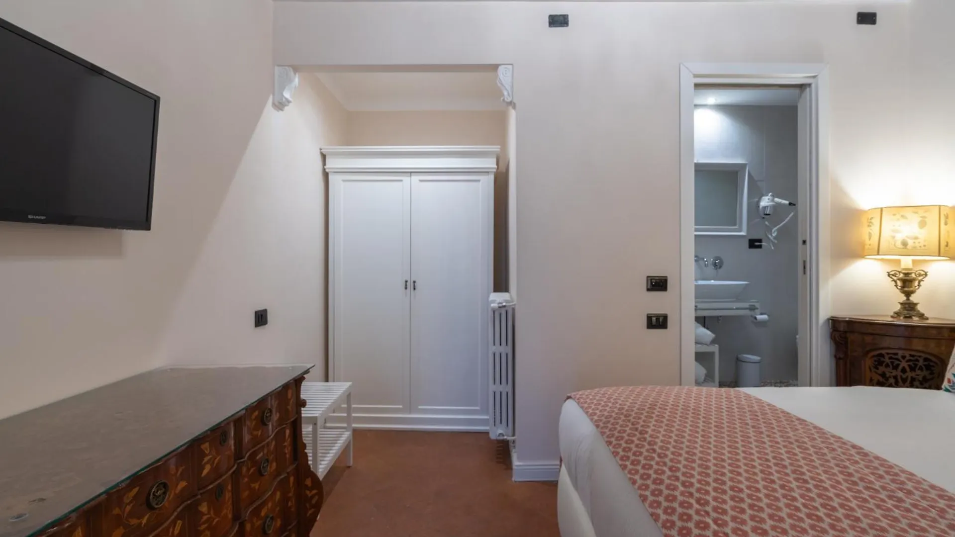 Dimora Del Cardinale - Residenza D'Epoca Hotell Florens 3*,